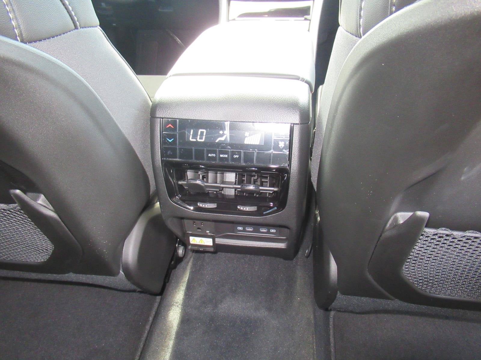 2027 Jeep Grand Cherokee GRAND CHEROKEE L LAREDO ALTITUDE 4X2
