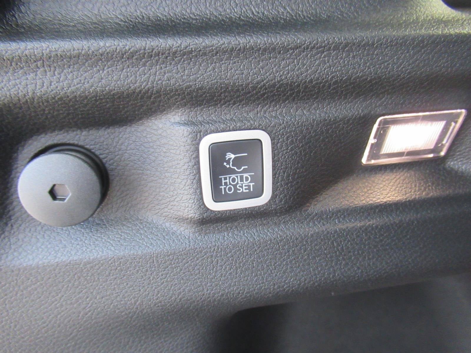 2027 Jeep Grand Cherokee GRAND CHEROKEE L LAREDO ALTITUDE 4X2