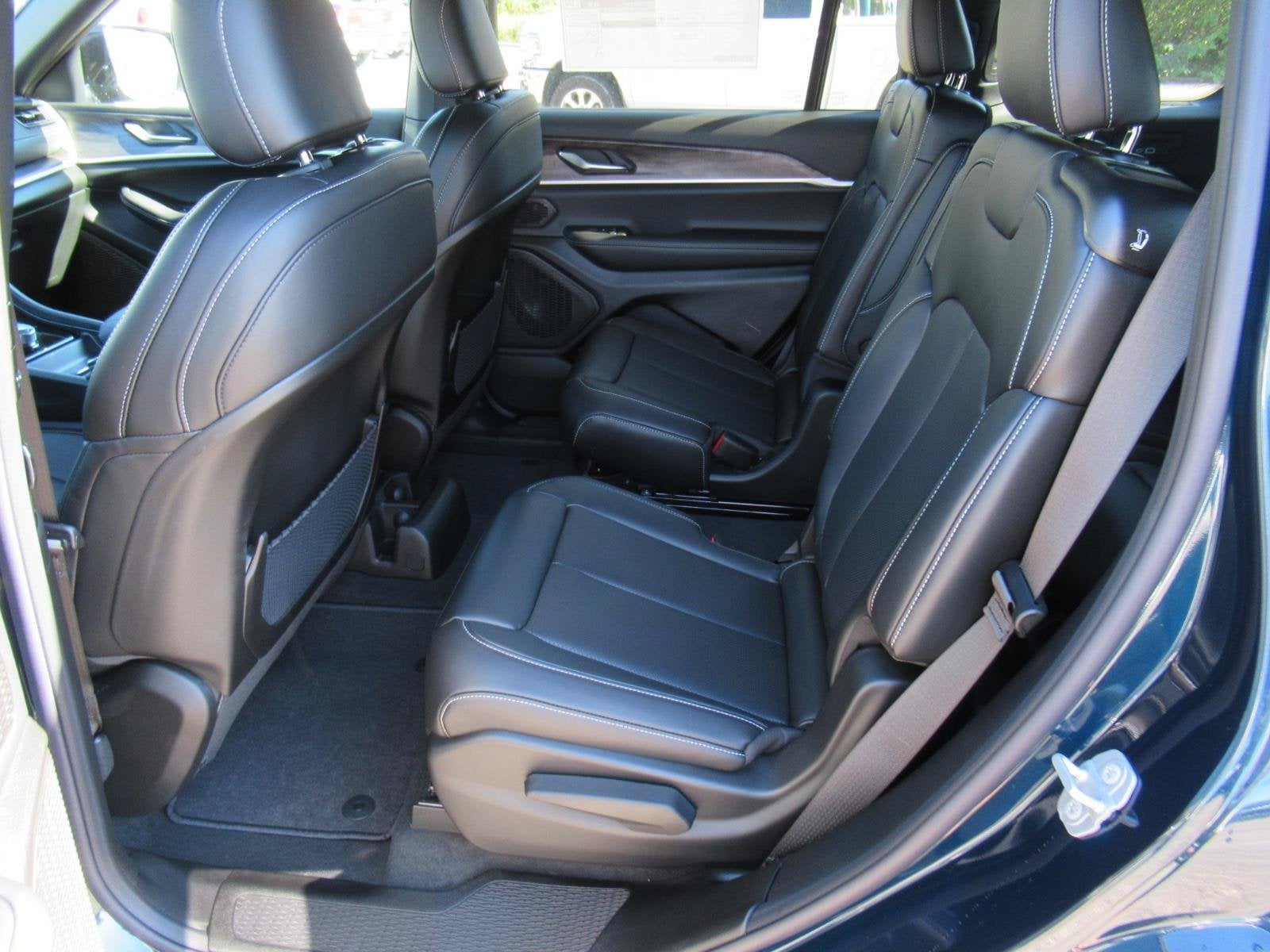 2027 Jeep Grand Cherokee GRAND CHEROKEE L LIMITED 4X2