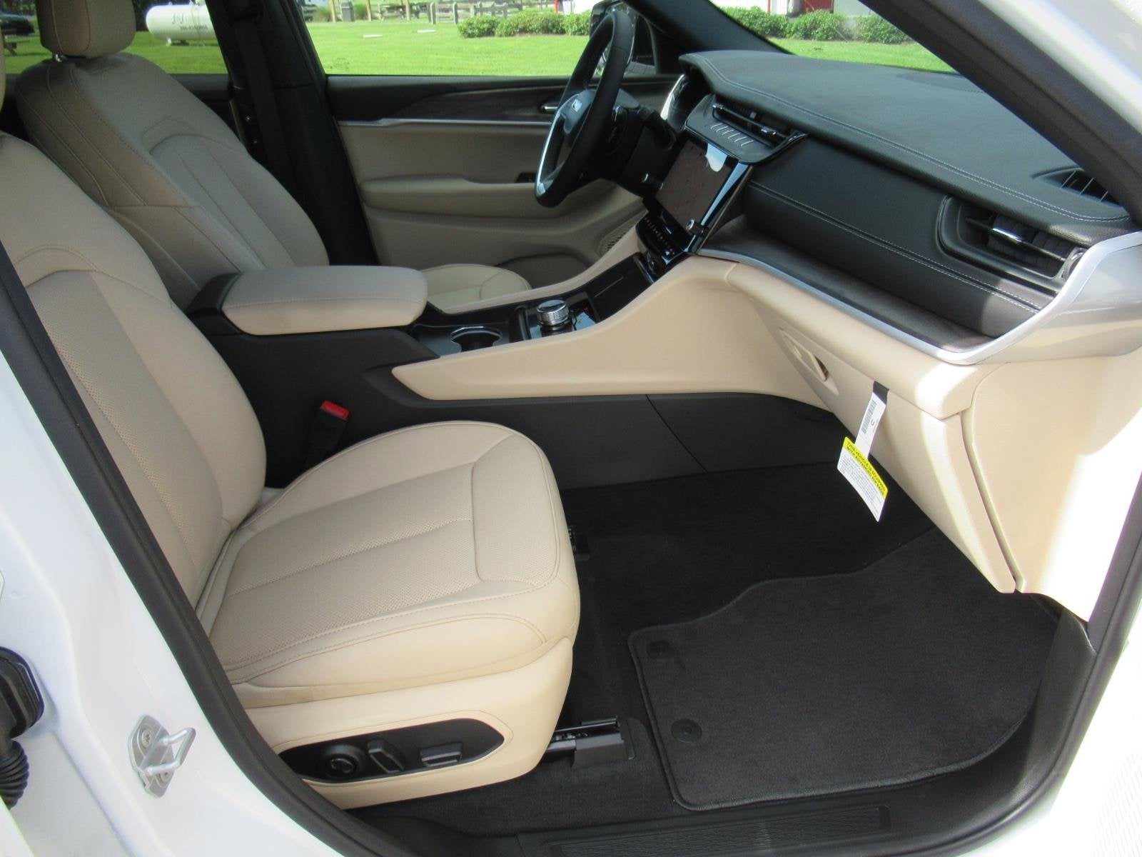 2027 Jeep Grand Cherokee GRAND CHEROKEE L LIMITED 4X2