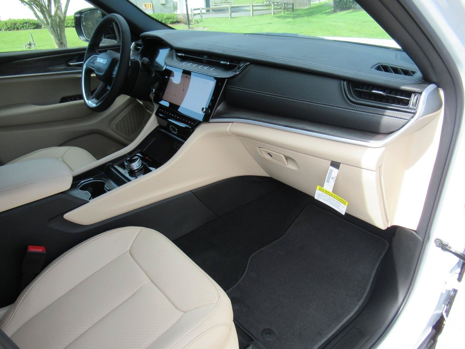 2027 Jeep Grand Cherokee GRAND CHEROKEE L LIMITED 4X2