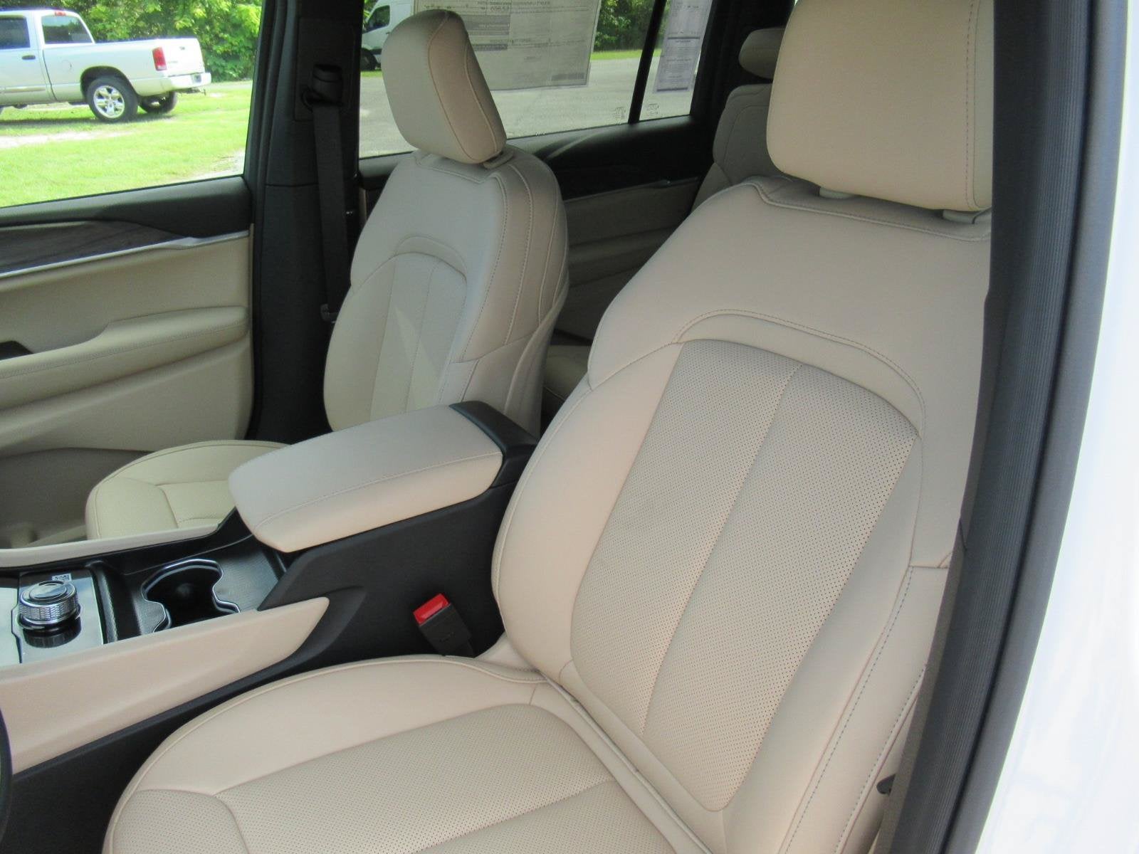 2027 Jeep Grand Cherokee GRAND CHEROKEE L LIMITED 4X2