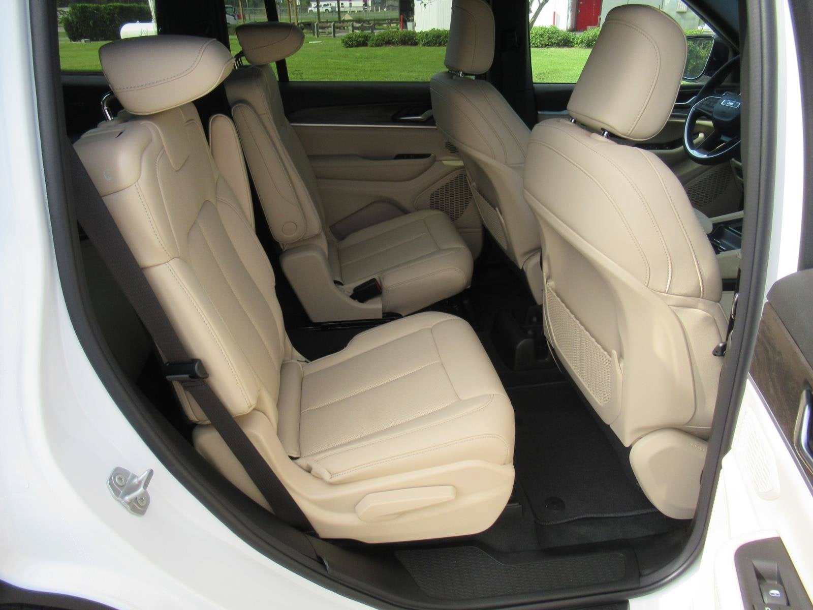 2027 Jeep Grand Cherokee GRAND CHEROKEE L LIMITED 4X2