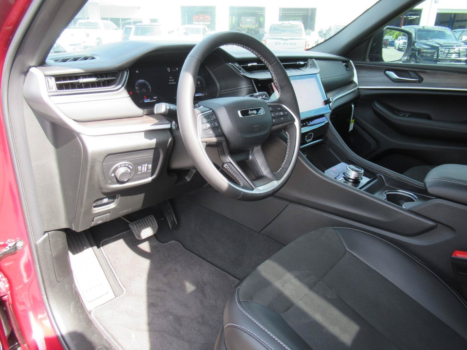 2026 Jeep Grand Cherokee GRAND CHEROKEE L LAREDO ALTITUDE 4X4
