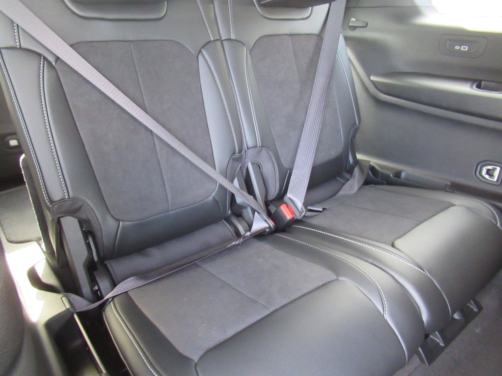 2026 Jeep Grand Cherokee GRAND CHEROKEE L LAREDO ALTITUDE 4X4