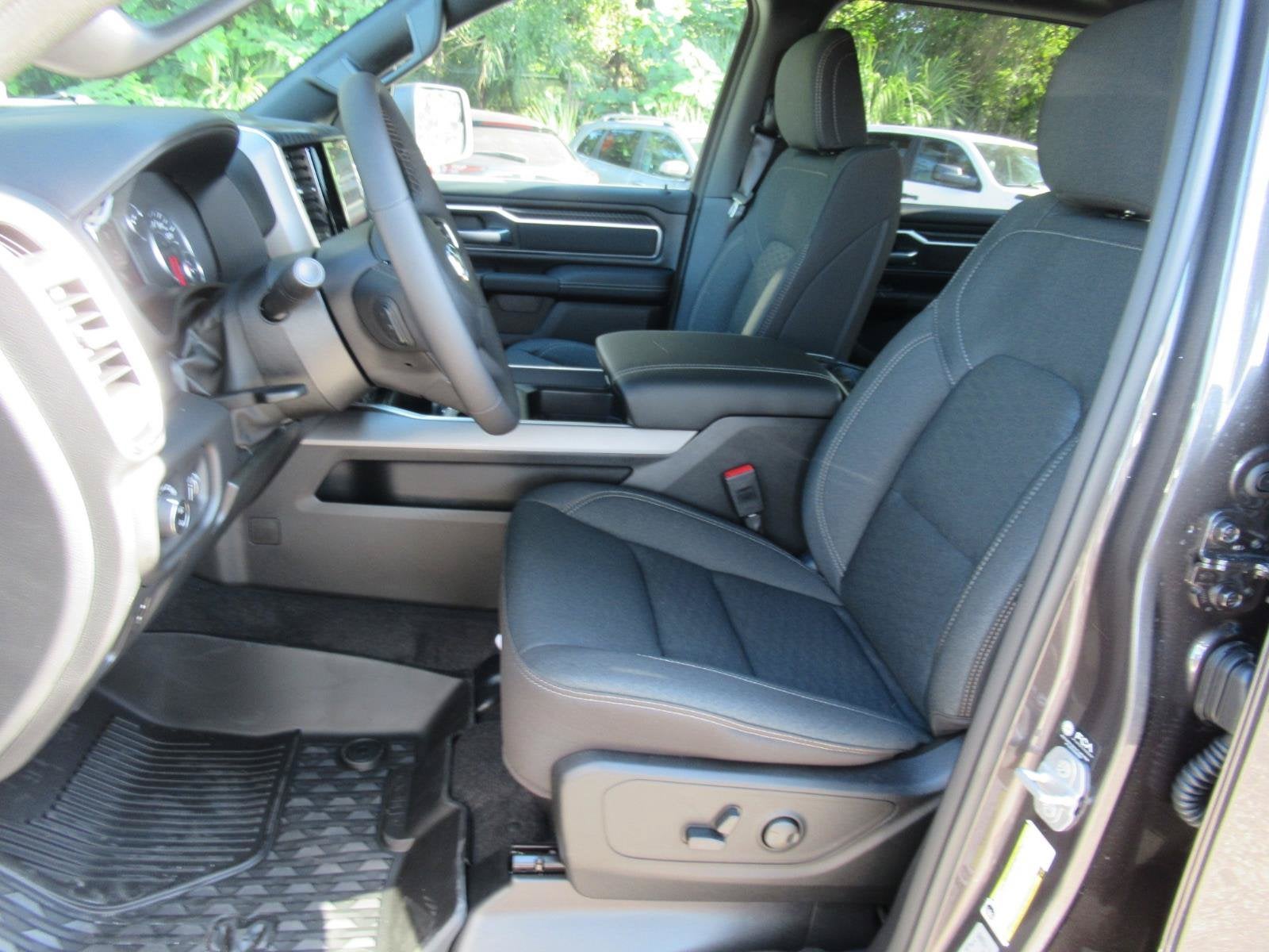 2027 RAM Ram 1500 RAM 1500 BIG HORN CREW CAB 4X2 5'7' BOX