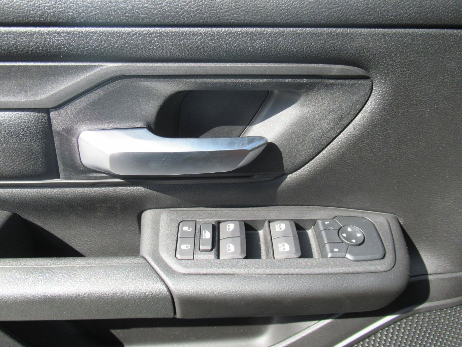 2026 RAM Ram 1500 RAM 1500 TRADESMAN CREW CAB 4X4 5'7' BOX