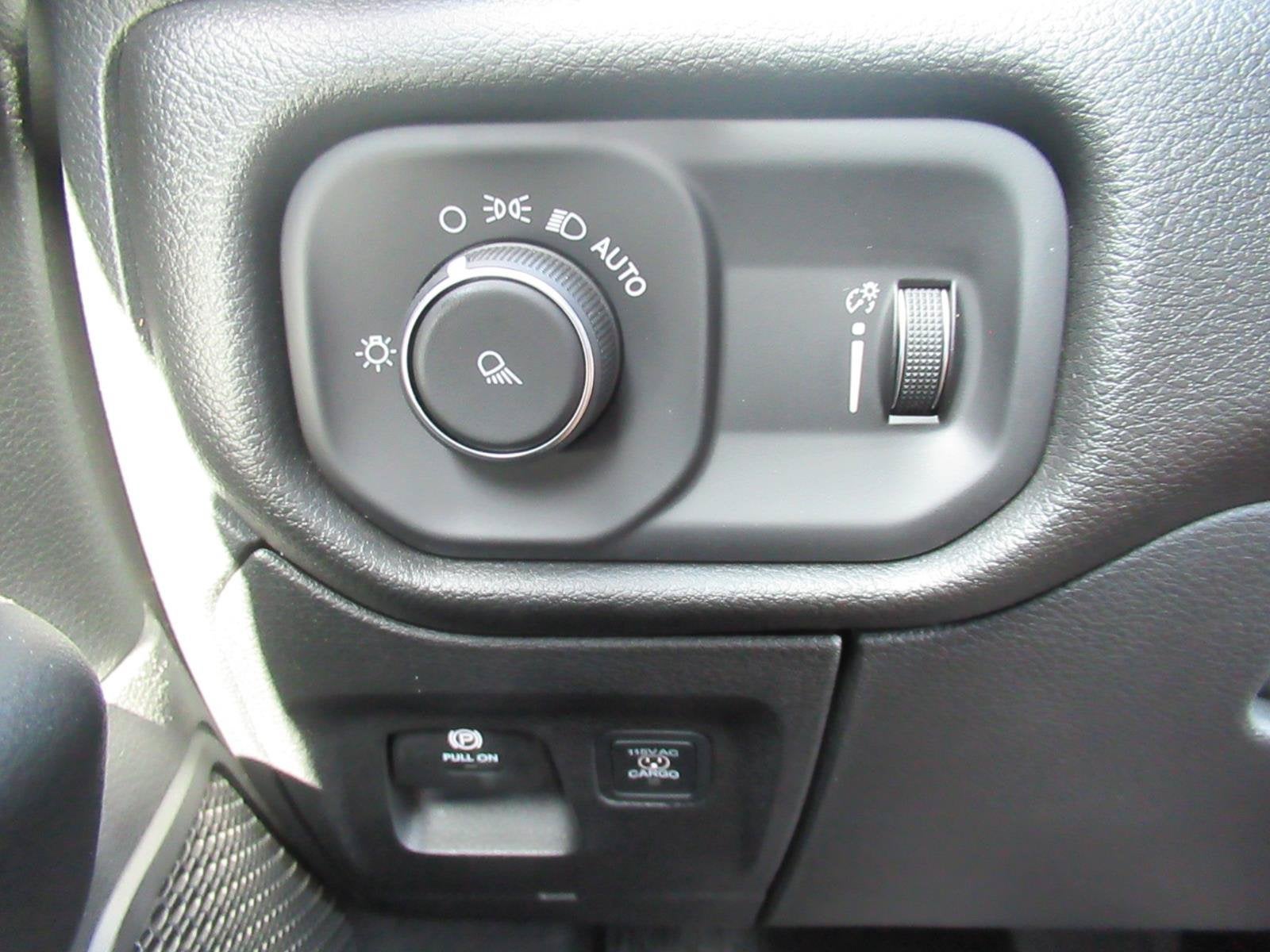2026 RAM Ram 1500 RAM 1500 TRADESMAN CREW CAB 4X4 5'7' BOX