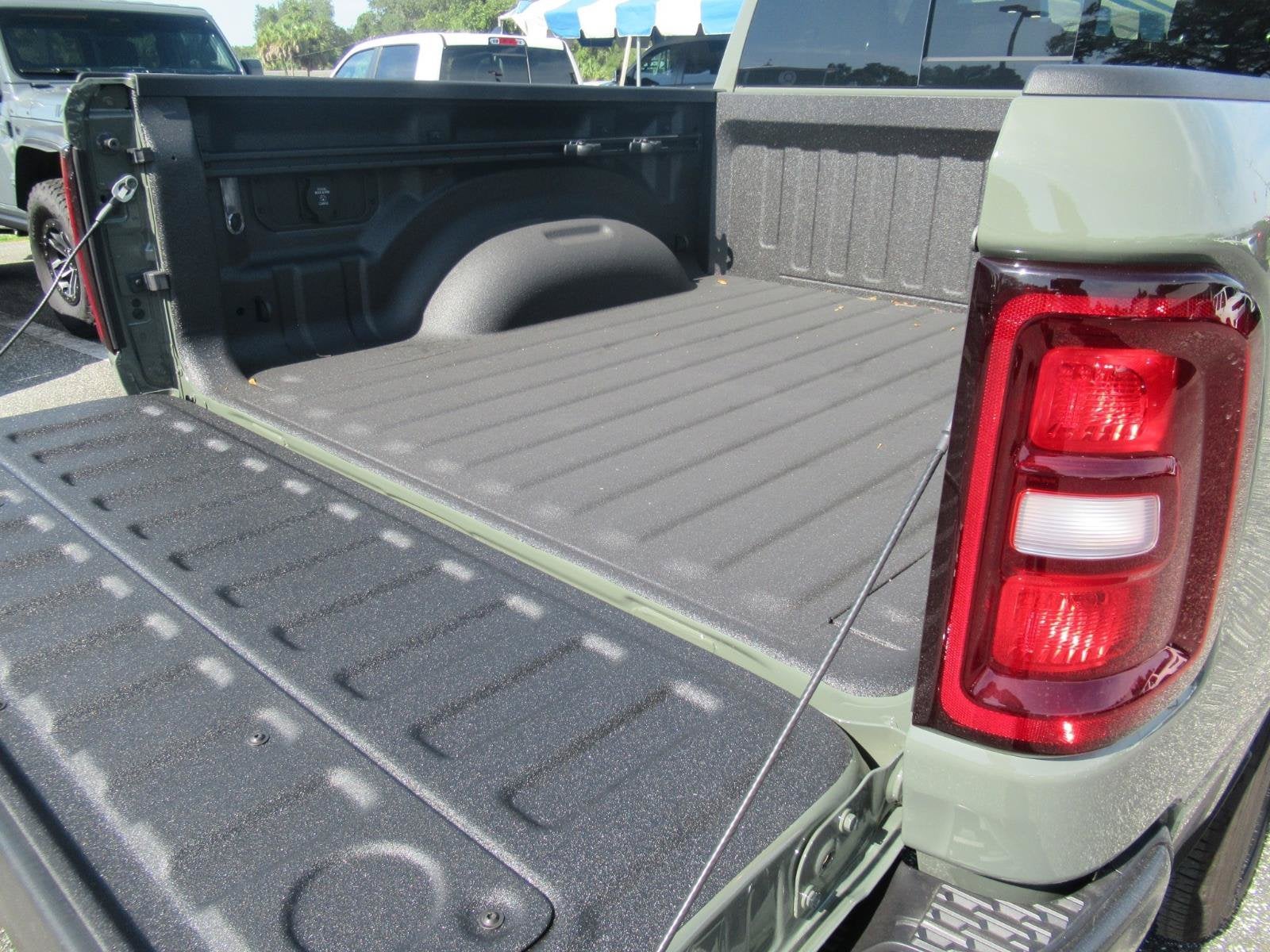 2026 RAM Ram 1500 RAM 1500 TRADESMAN CREW CAB 4X4 5'7' BOX