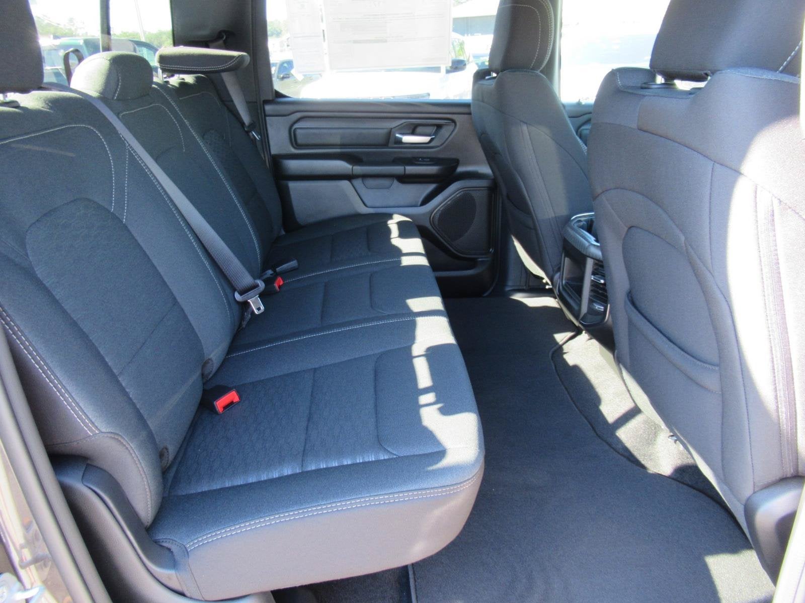 2027 RAM 1500 RAM 1500 EXPRESS CREW CAB 4X4 5'7' BOX