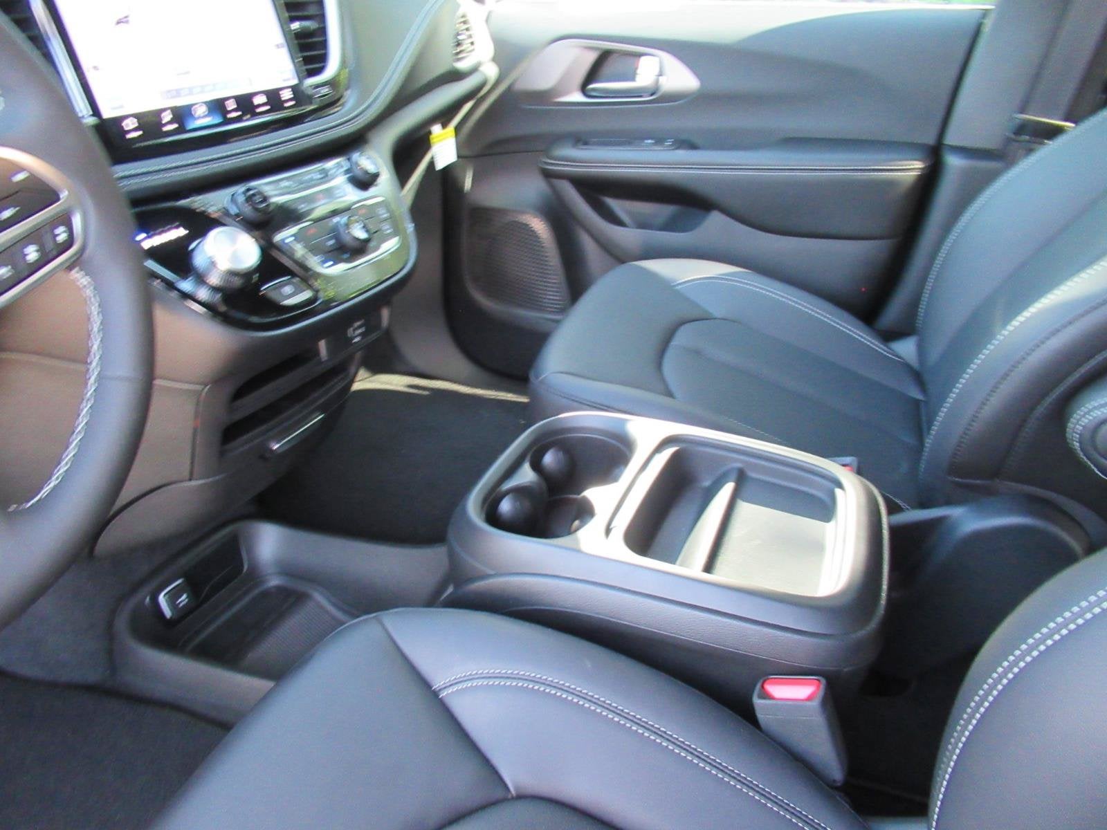 2027 Chrysler Pacifica PACIFICA SELECT