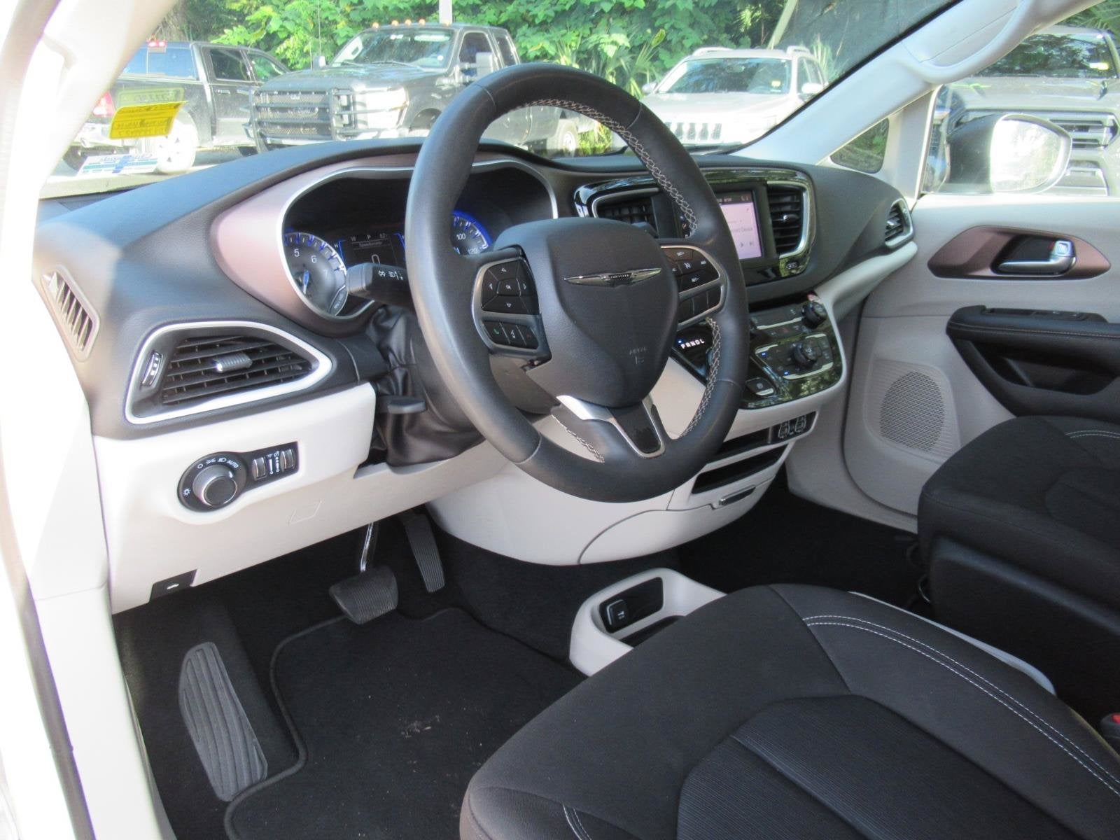 2024 Chrysler Voyager LX