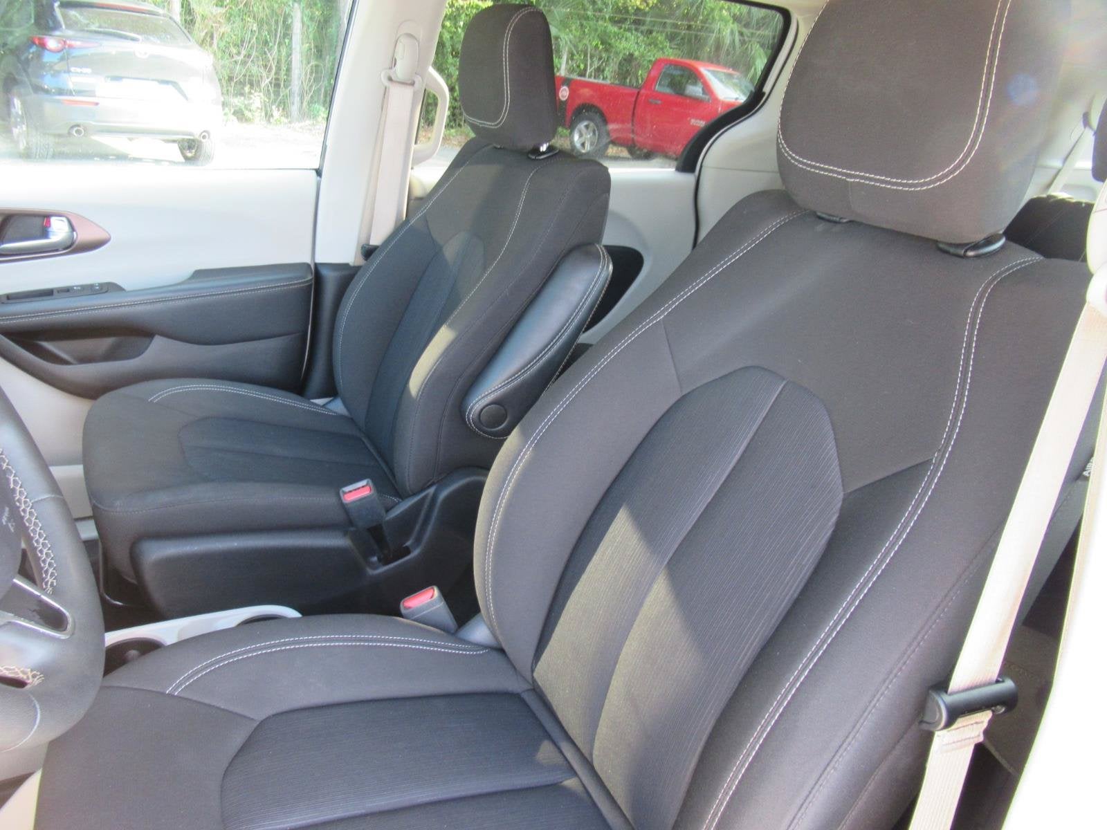 2024 Chrysler Voyager LX