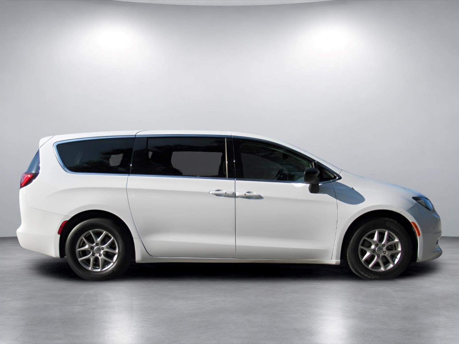 2024 Chrysler Voyager LX