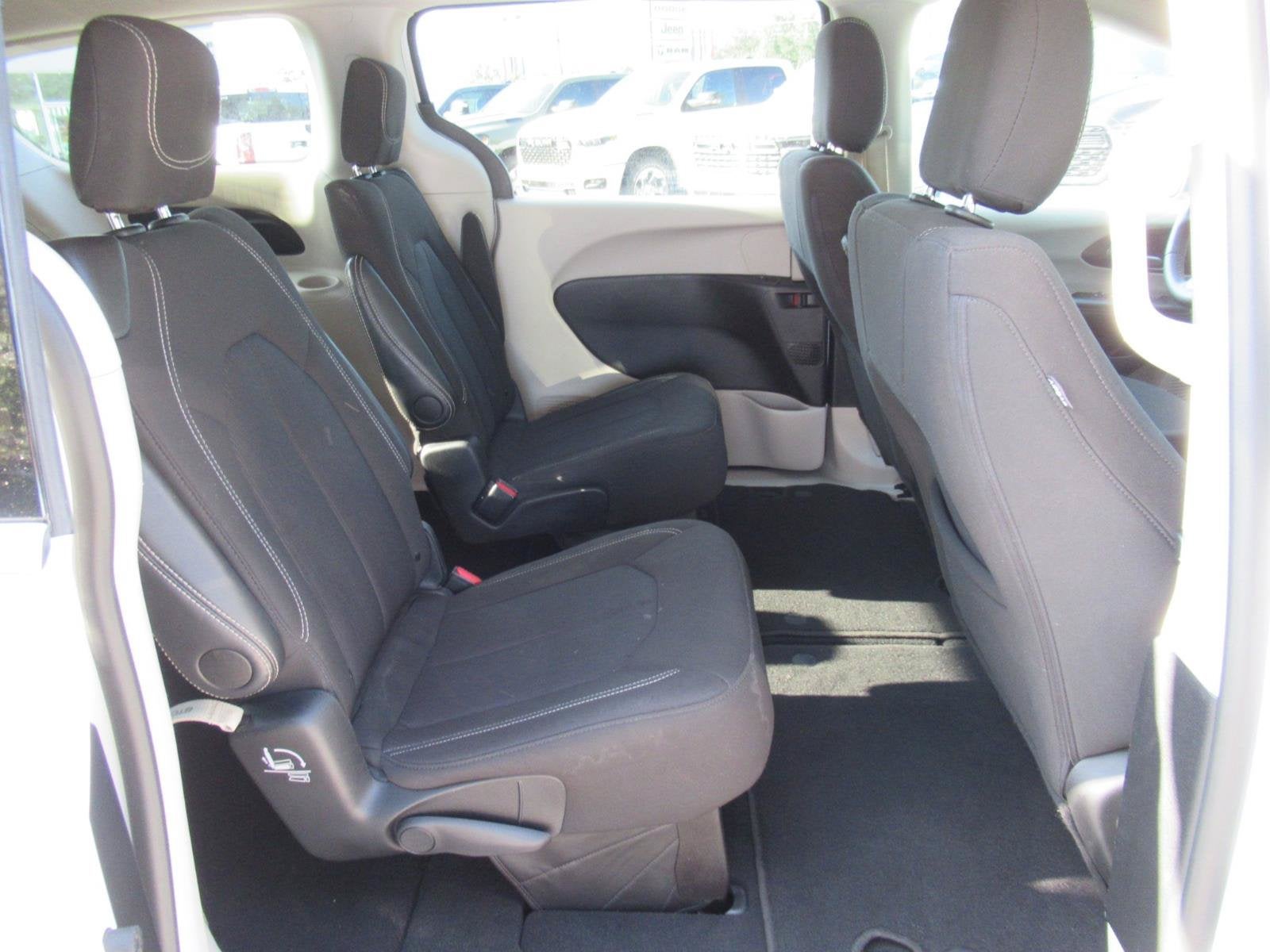 2024 Chrysler Voyager LX