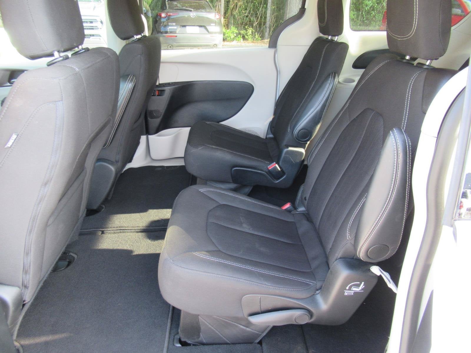 2024 Chrysler Voyager LX