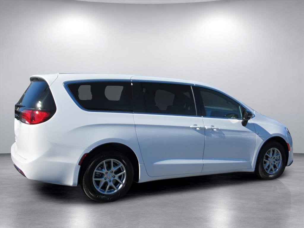 2026 Chrysler Voyager VOYAGER LX