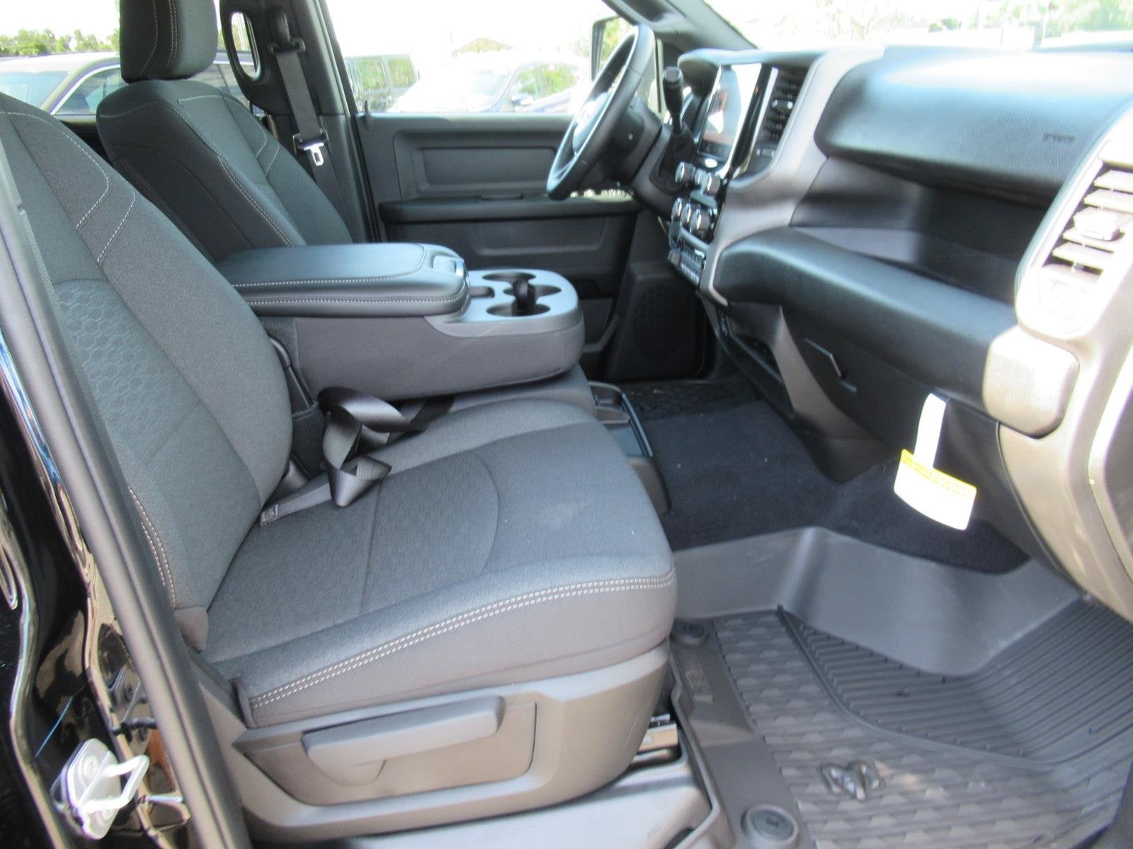 2027 RAM Ram 2500 RAM 2500 BLACK EXPRESS CREW CAB 4X4 6'4' BOX