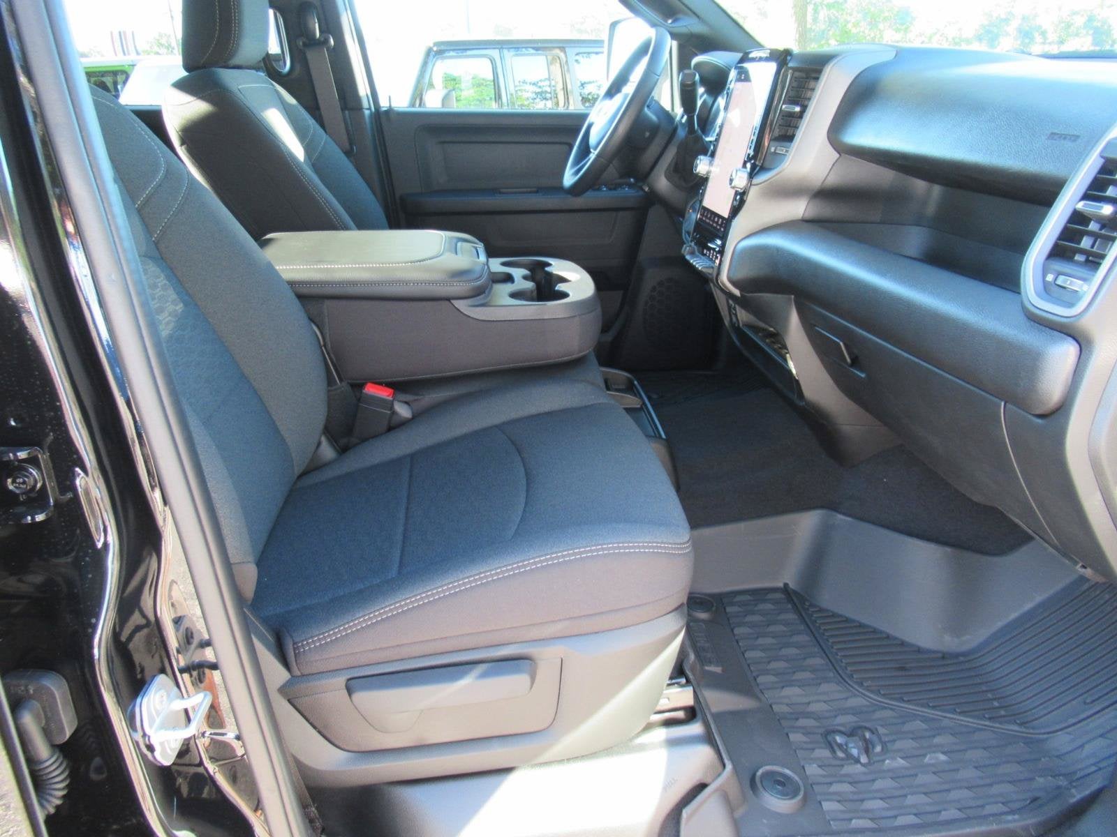 2027 RAM 3500 RAM 3500 TRADESMAN CREW CAB 4X4 8' BOX