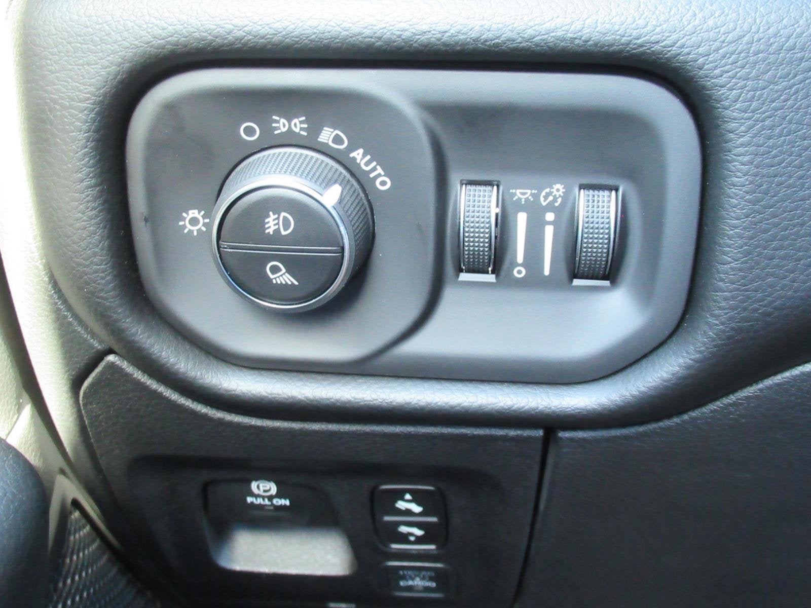2027 RAM 1500 RAM 1500 BIG HORN CREW CAB 4X4 5'7' BOX