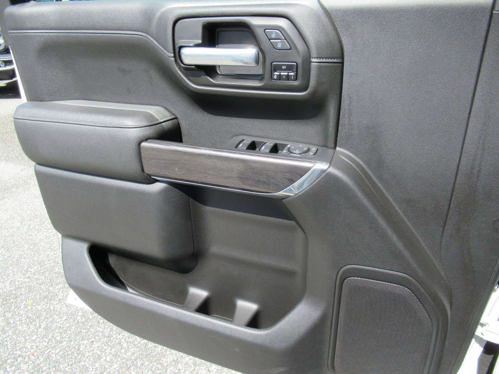 2021 Chevrolet Silverado 1500 4WD Crew Cab Short Bed LTZ