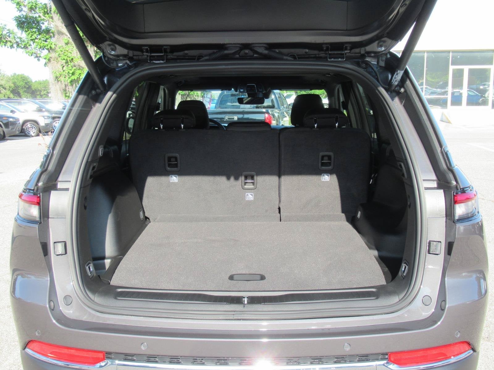2026 Jeep Grand Cherokee GRAND CHEROKEE LAREDO X 4X2