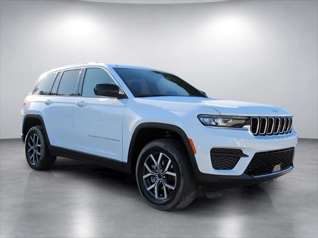 2027 Jeep Grand Cherokee GRAND CHEROKEE LAREDO 4X2