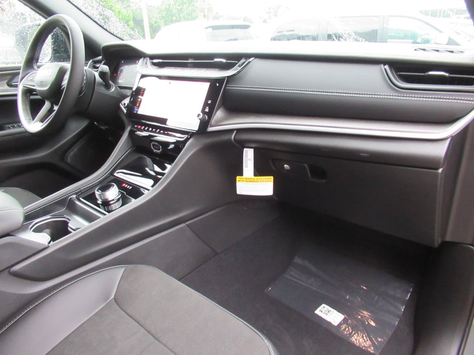 2027 Jeep Grand Cherokee GRAND CHEROKEE LAREDO ALTITUDE 4X2