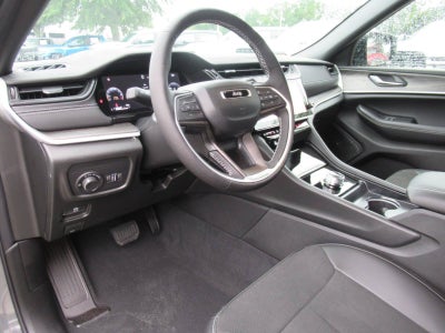 2027 Jeep Grand Cherokee GRAND CHEROKEE LAREDO ALTITUDE 4X2