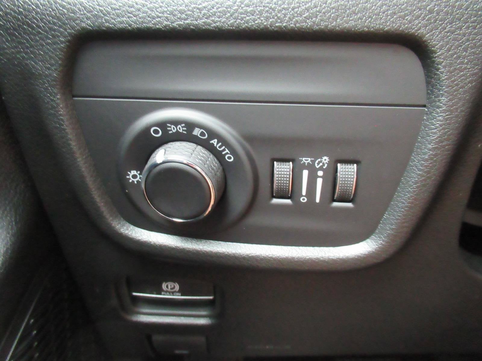 2027 Jeep Grand Cherokee GRAND CHEROKEE LAREDO ALTITUDE 4X2