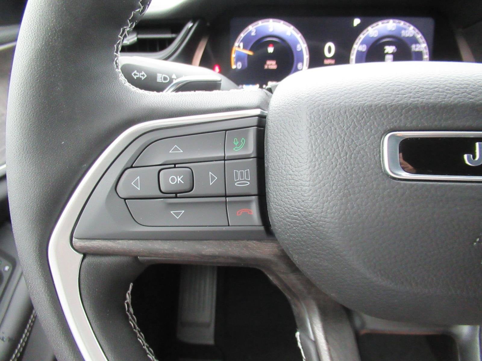 2027 Jeep Grand Cherokee GRAND CHEROKEE LAREDO ALTITUDE 4X2