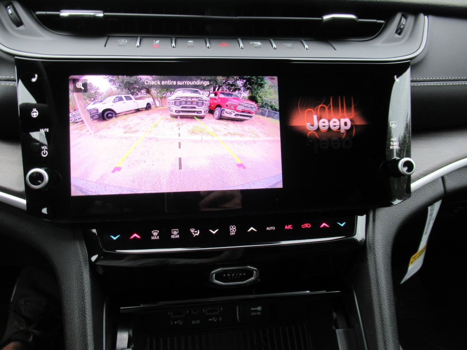 2027 Jeep Grand Cherokee GRAND CHEROKEE LAREDO ALTITUDE 4X2