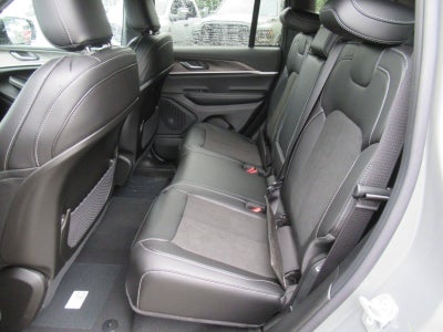 2027 Jeep Grand Cherokee GRAND CHEROKEE LAREDO ALTITUDE 4X2
