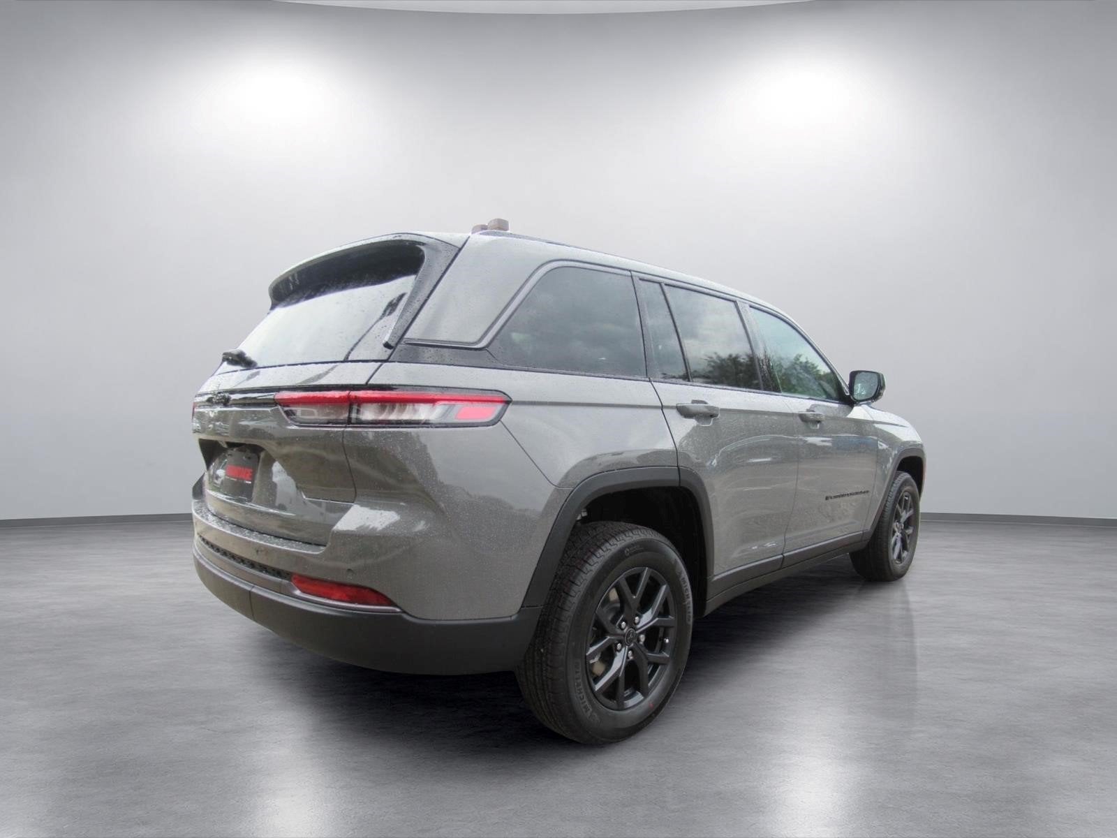 2027 Jeep Grand Cherokee GRAND CHEROKEE LAREDO ALTITUDE 4X2