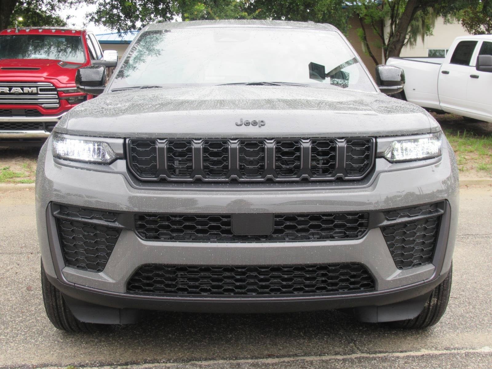 2027 Jeep Grand Cherokee GRAND CHEROKEE LAREDO ALTITUDE 4X2