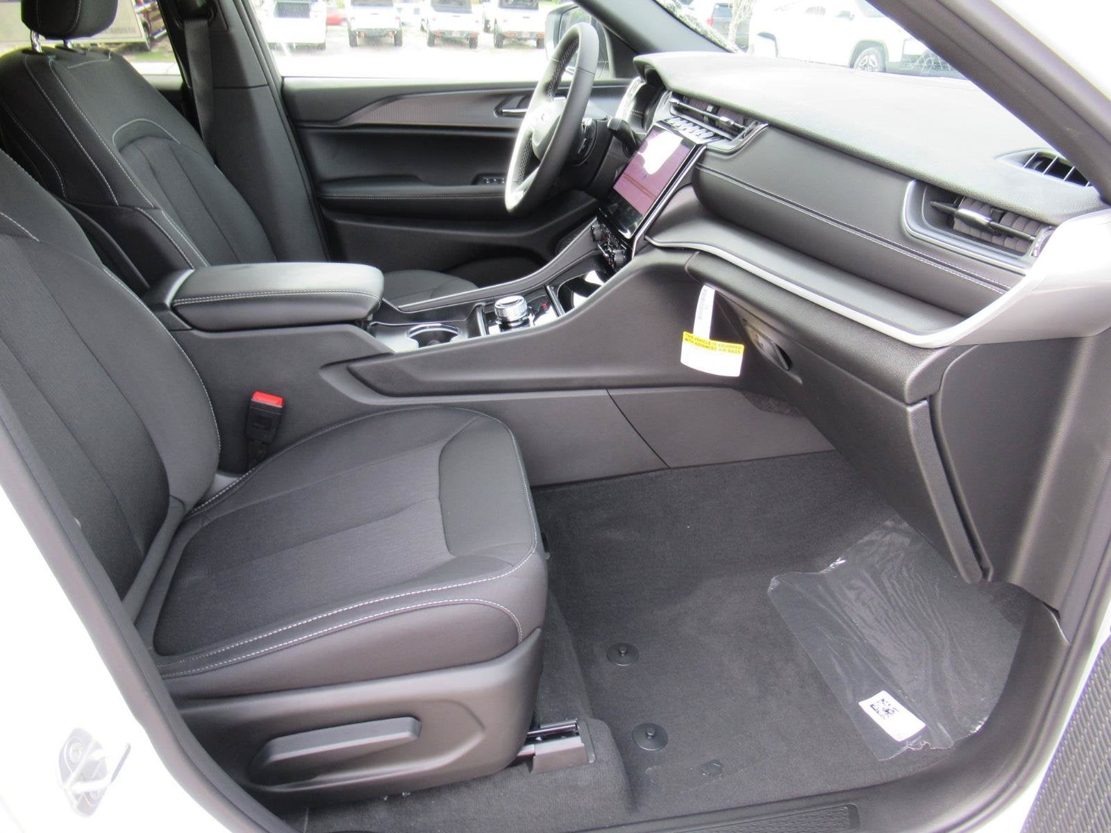 2027 Jeep Grand Cherokee GRAND CHEROKEE LAREDO X 4X4