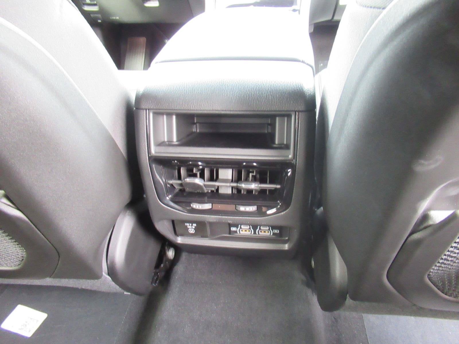 2027 Jeep Grand Cherokee GRAND CHEROKEE LAREDO X 4X4