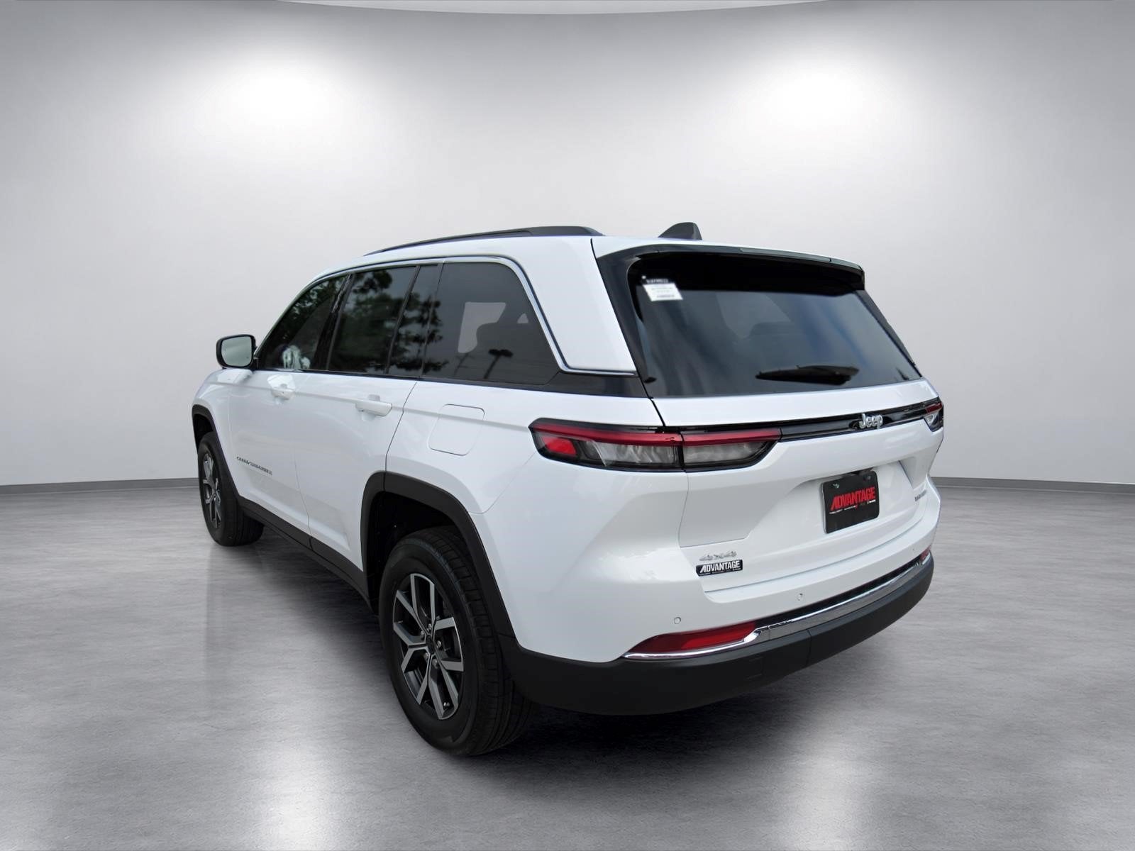 2027 Jeep Grand Cherokee GRAND CHEROKEE LAREDO X 4X4