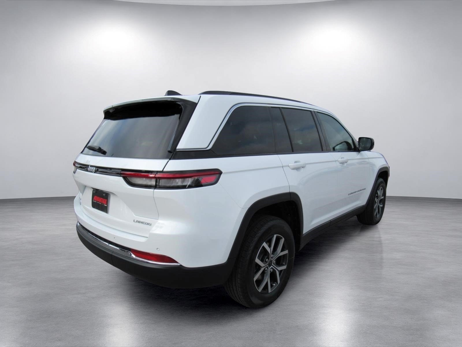 2027 Jeep Grand Cherokee GRAND CHEROKEE LAREDO X 4X4