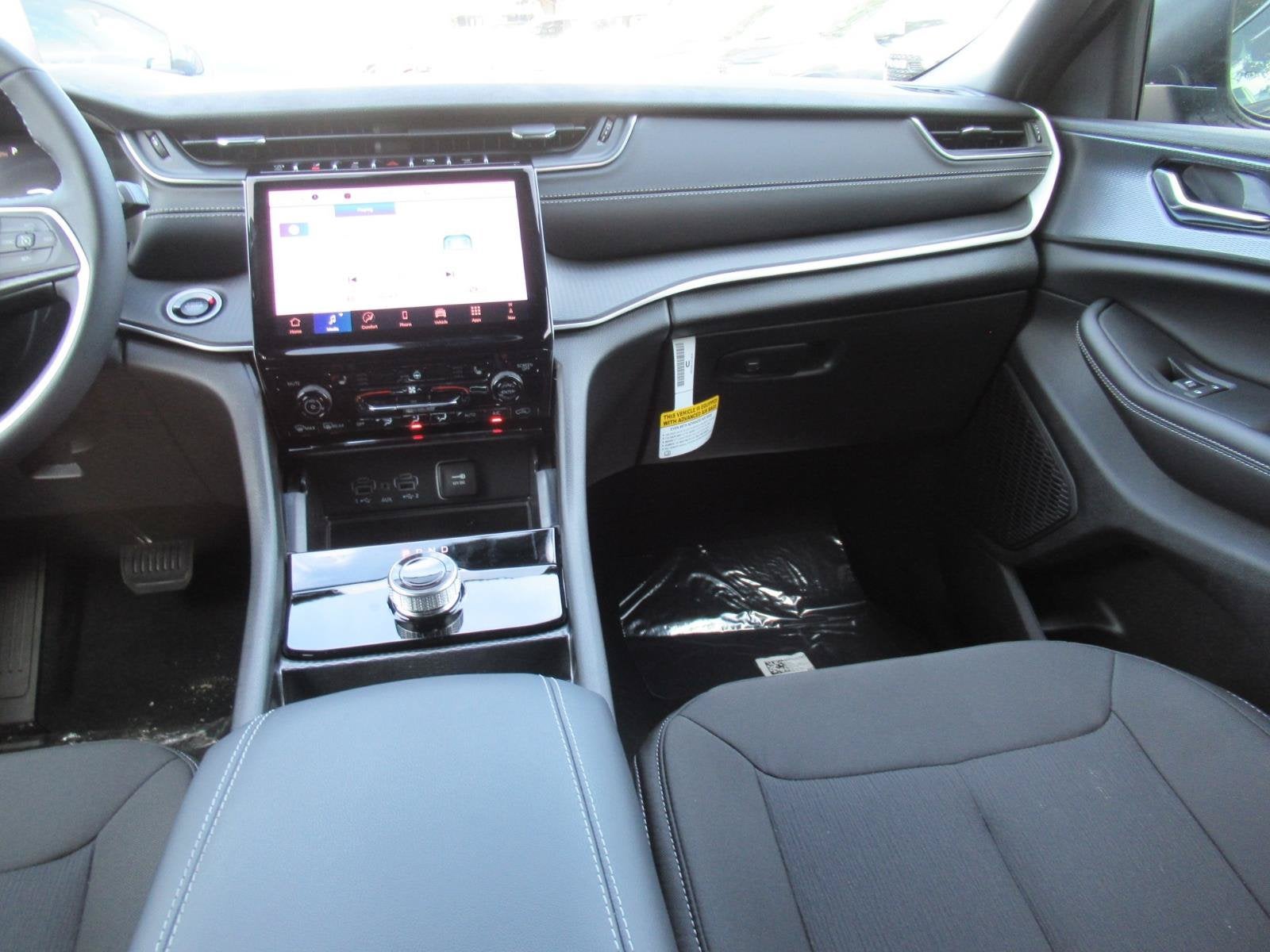 2027 Jeep Grand Cherokee GRAND CHEROKEE LAREDO X 4X4