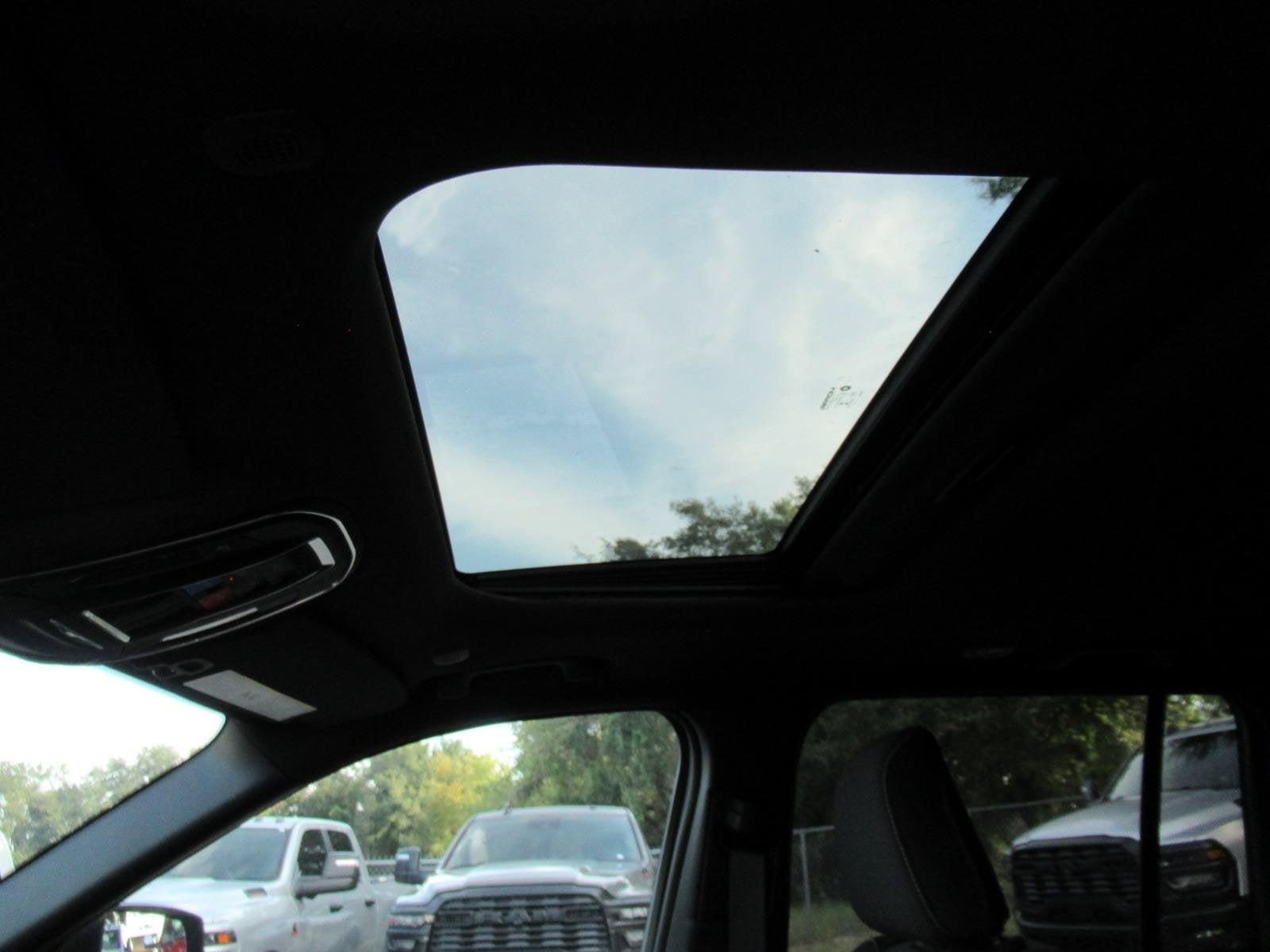 2027 Jeep Grand Cherokee GRAND CHEROKEE LAREDO X 4X4