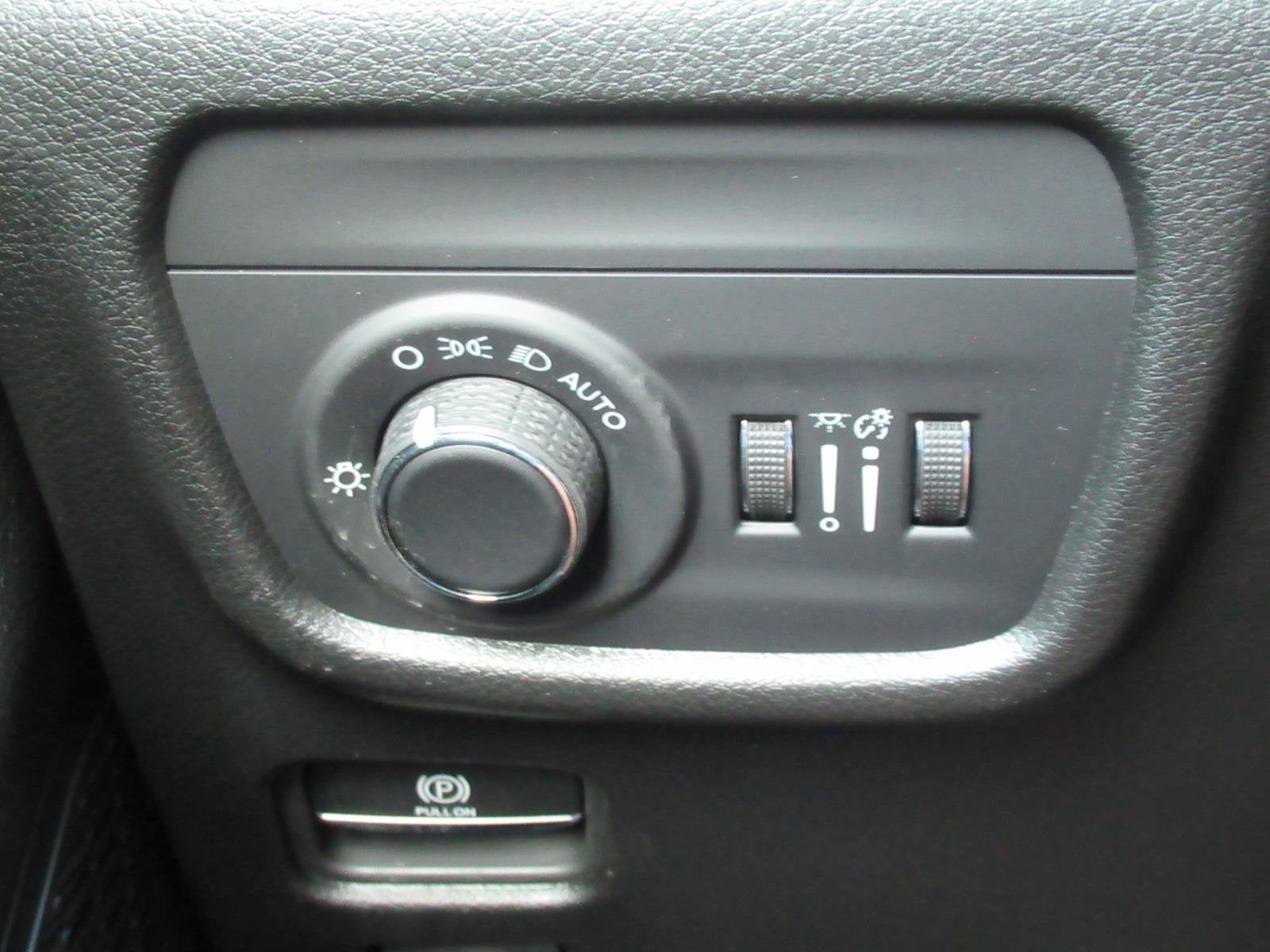 2027 Jeep Grand Cherokee GRAND CHEROKEE LAREDO X 4X4