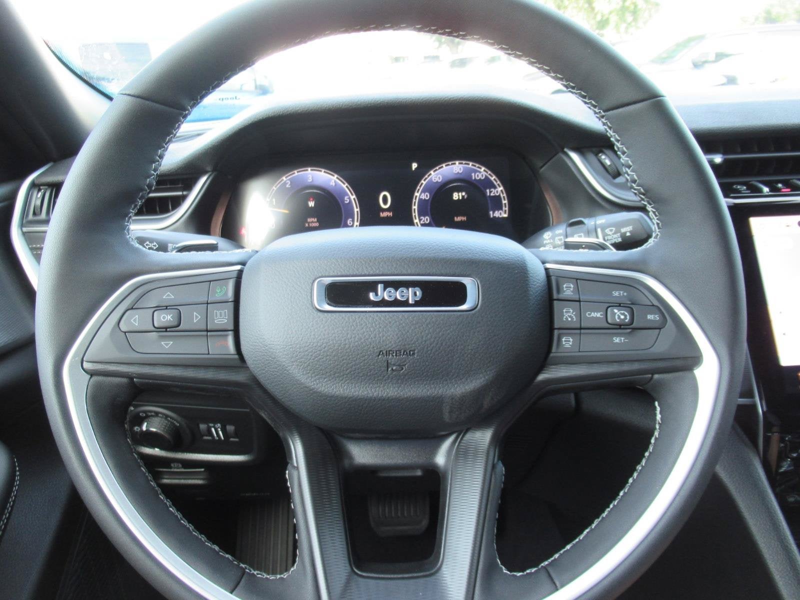 2027 Jeep Grand Cherokee GRAND CHEROKEE LAREDO X 4X4