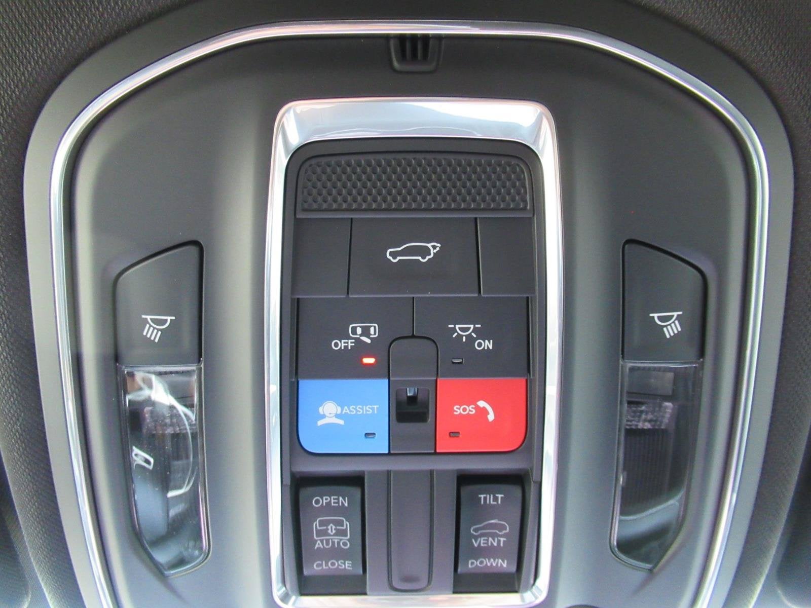 2027 Jeep Grand Cherokee GRAND CHEROKEE LAREDO X 4X4