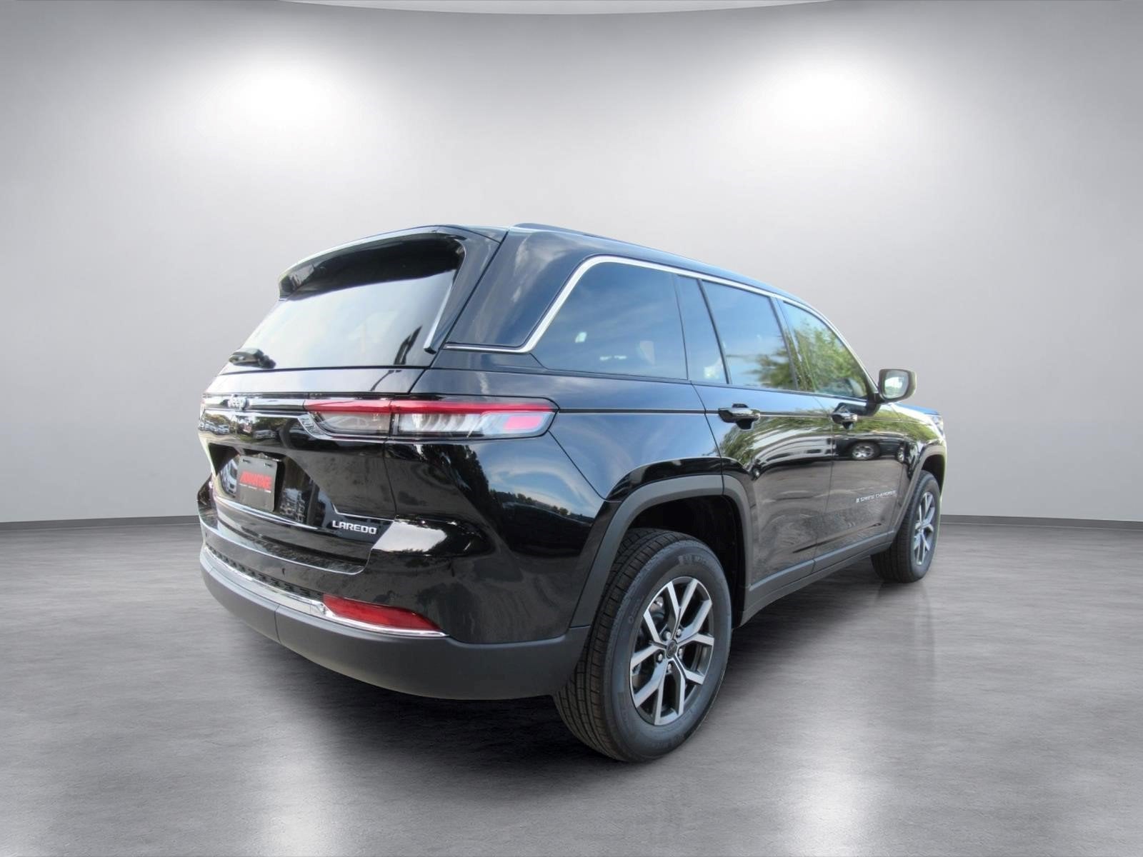 2027 Jeep Grand Cherokee GRAND CHEROKEE LAREDO X 4X4