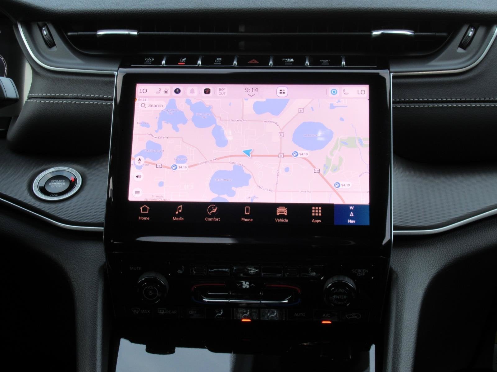 2027 Jeep Grand Cherokee GRAND CHEROKEE LAREDO X 4X4