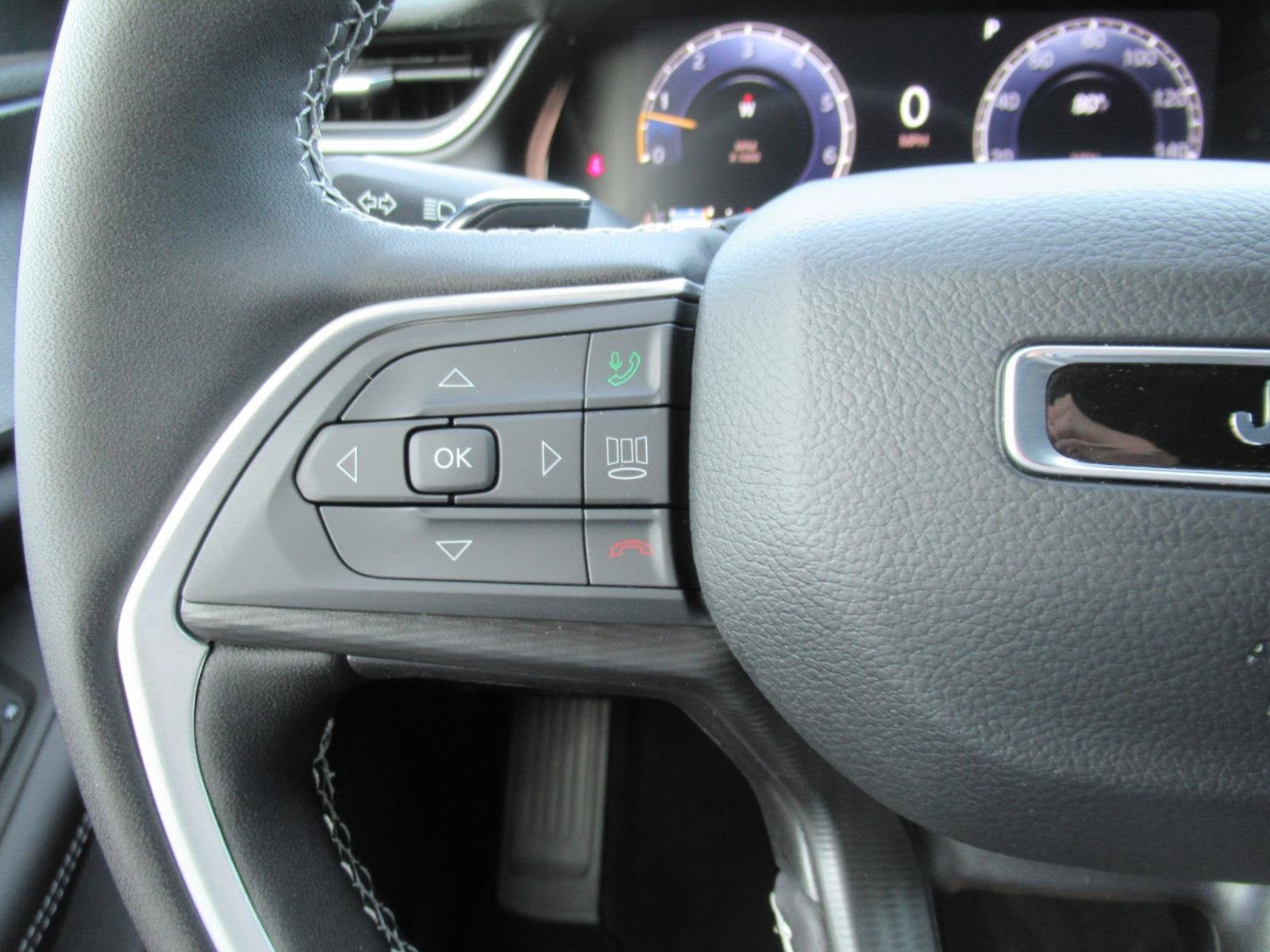 2027 Jeep Grand Cherokee GRAND CHEROKEE LAREDO X 4X4