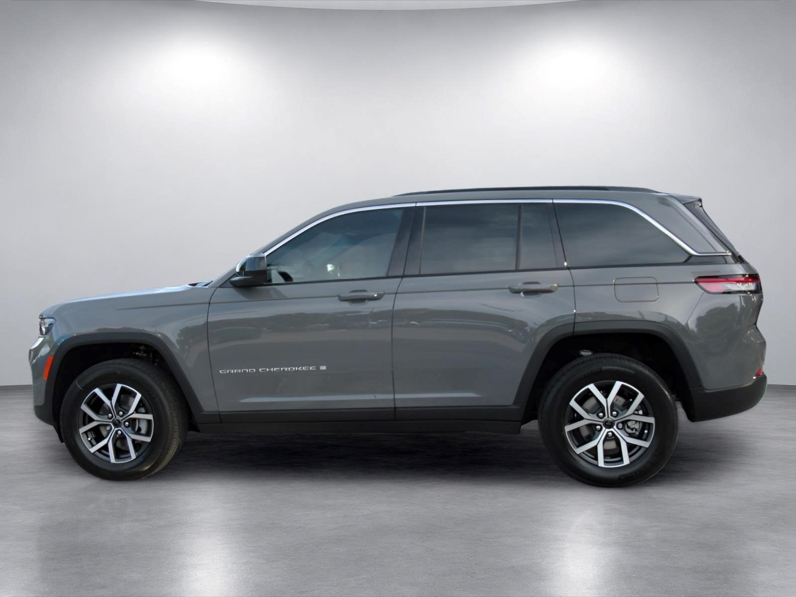 2027 Jeep Grand Cherokee GRAND CHEROKEE LAREDO X 4X4