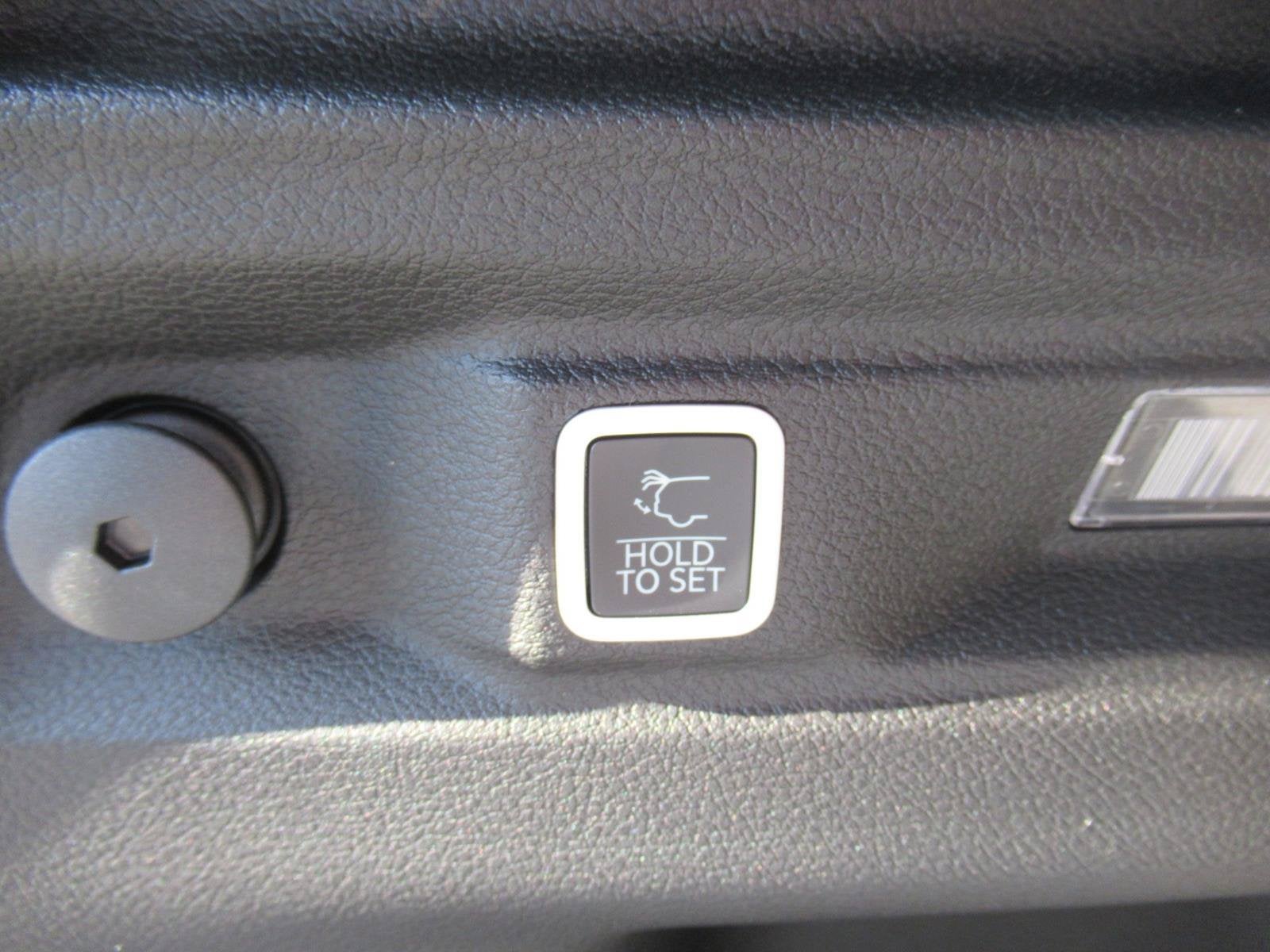 2026 Jeep Grand Cherokee GRAND CHEROKEE L LAREDO X 4X2