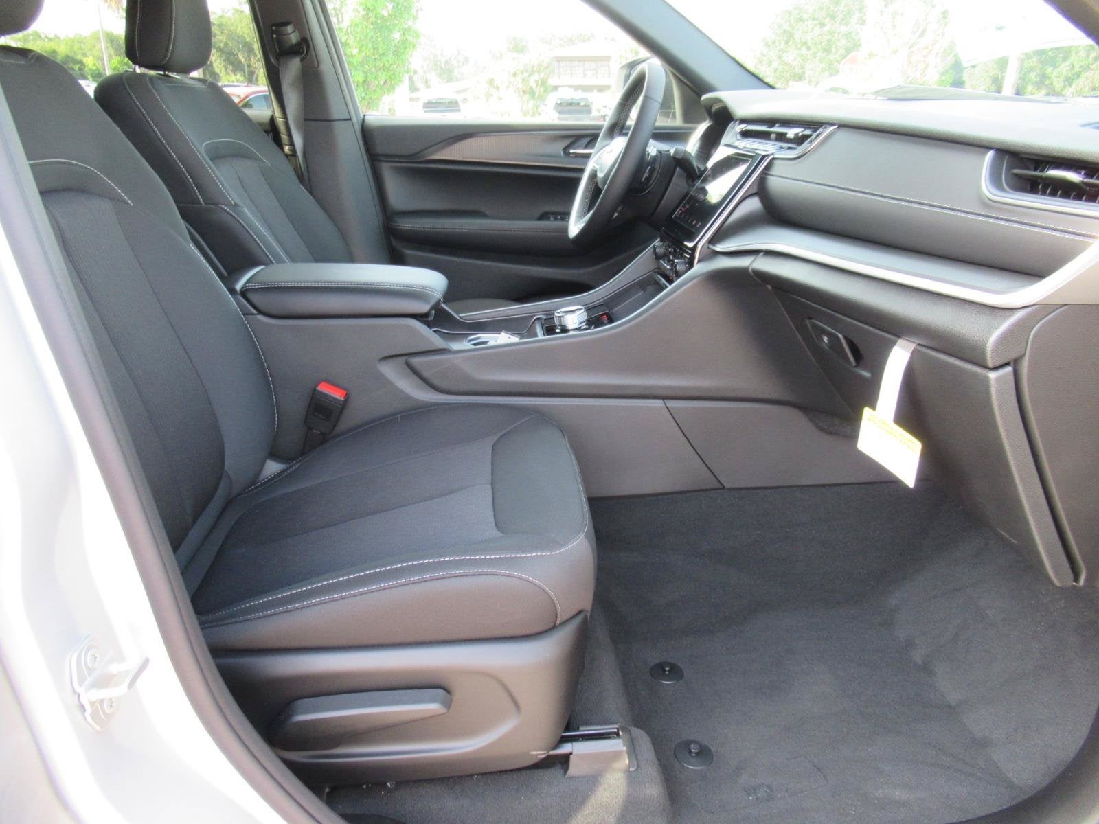2026 Jeep Grand Cherokee GRAND CHEROKEE L LAREDO X 4X2
